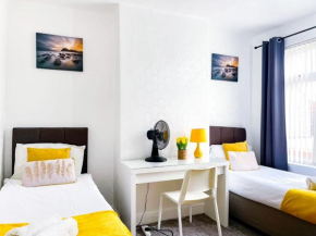 Beautiful 2 Bedroom House - Free Parking - LT House